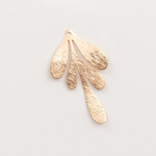 Feuillage doré brossé, vue de détail – pendentif pour créoles – To Do Bijoux