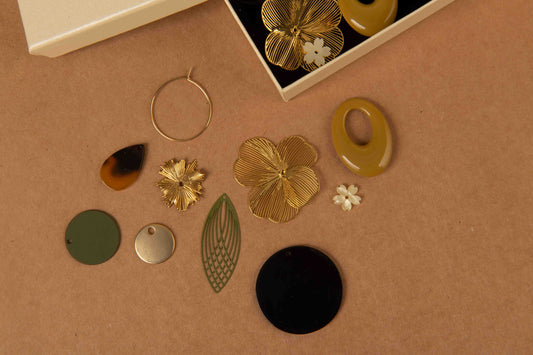 Détail du coffret créoles découverte kaki