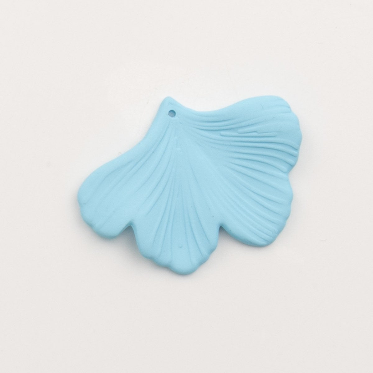 Breloque feuille de ginkgo bleu ciel mat - to do bijoux
