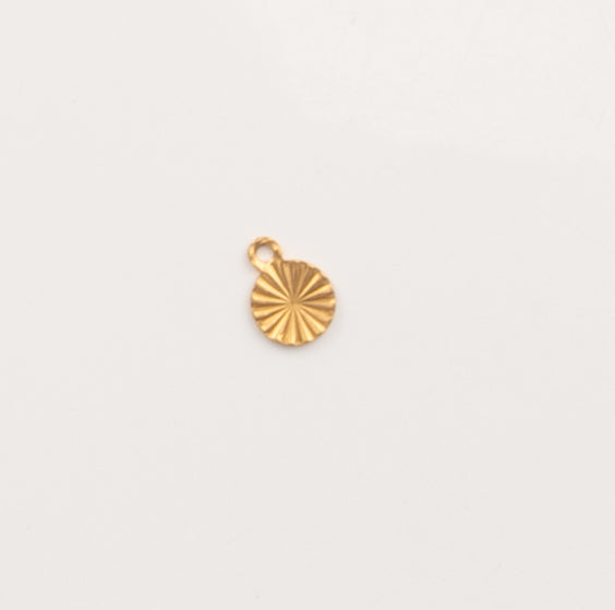 Petit pendentif doré strié rond