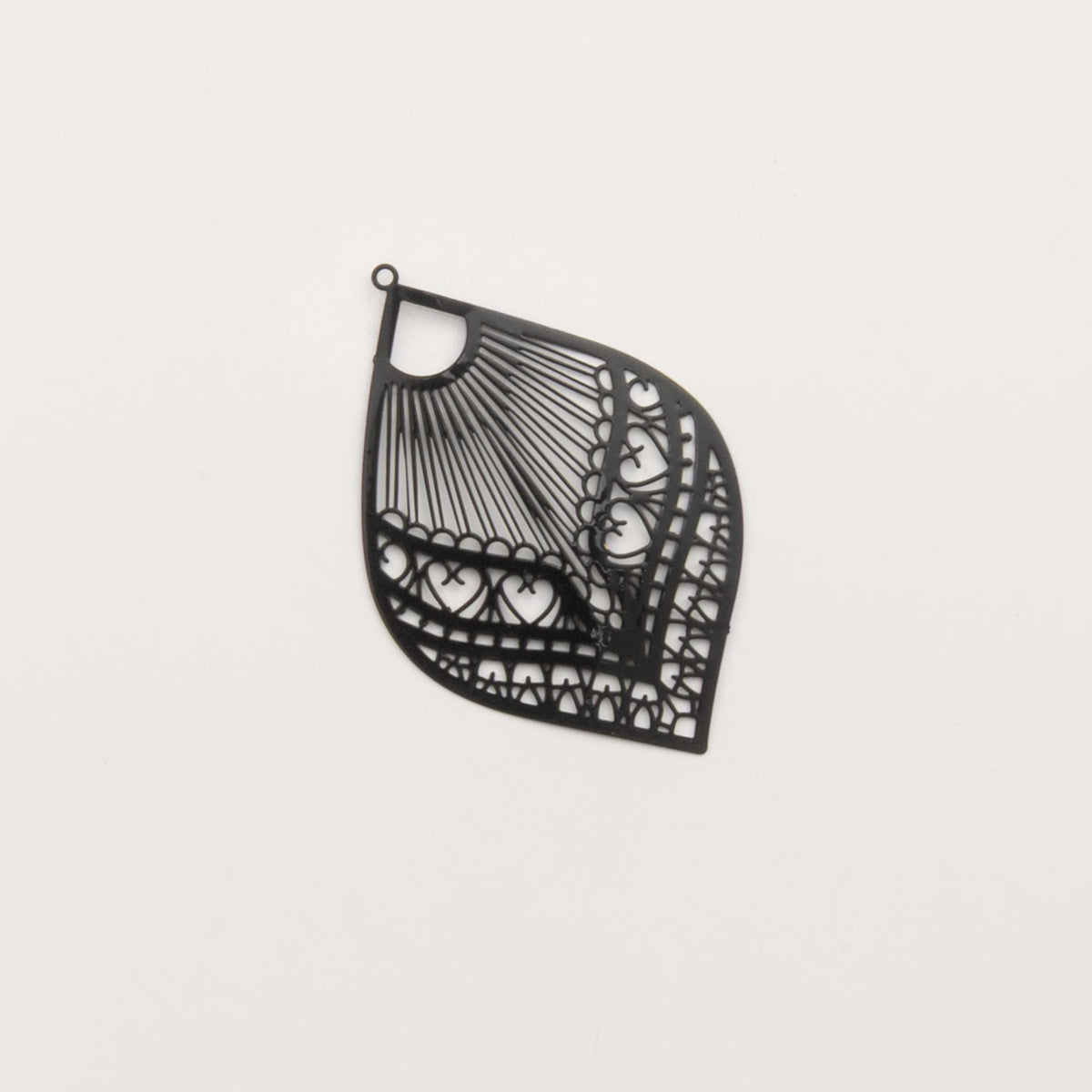 Grand filigrane noir-pendentif à créole (MP11)