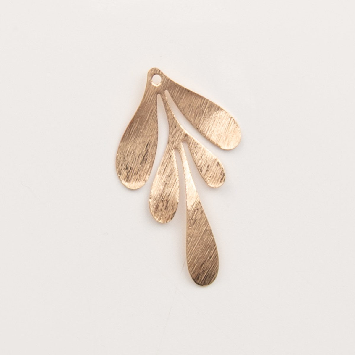 Feuillage doré brossé – pendentif pour créoles – To Do Bijoux
