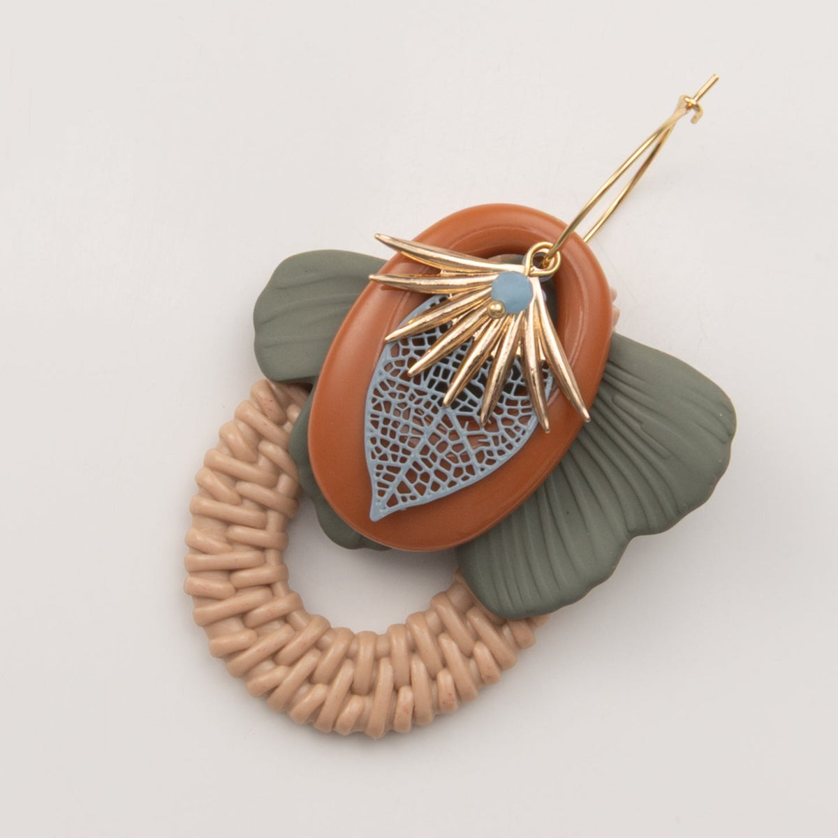 Pendentif osier bleu marine