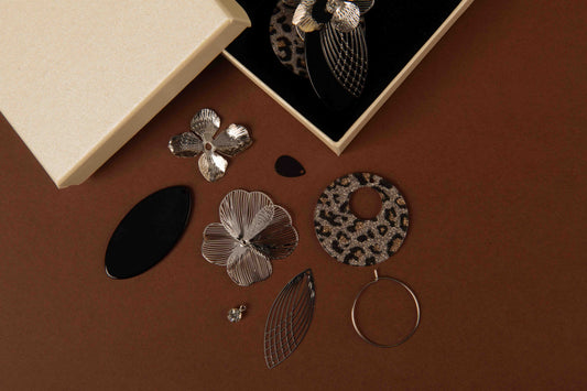 composition en détail du coffret noir et argent